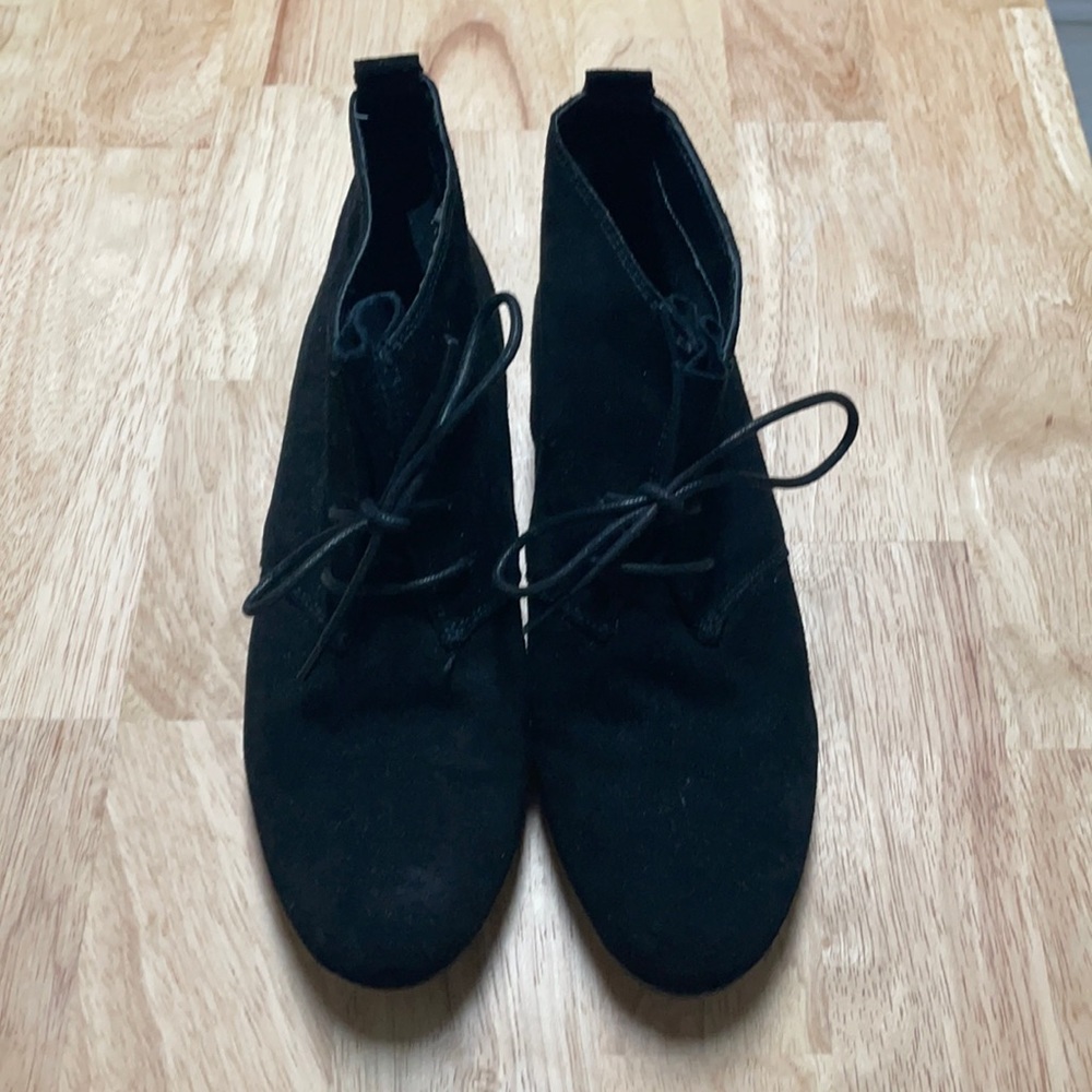 Black suede Nine West tie booties size 7